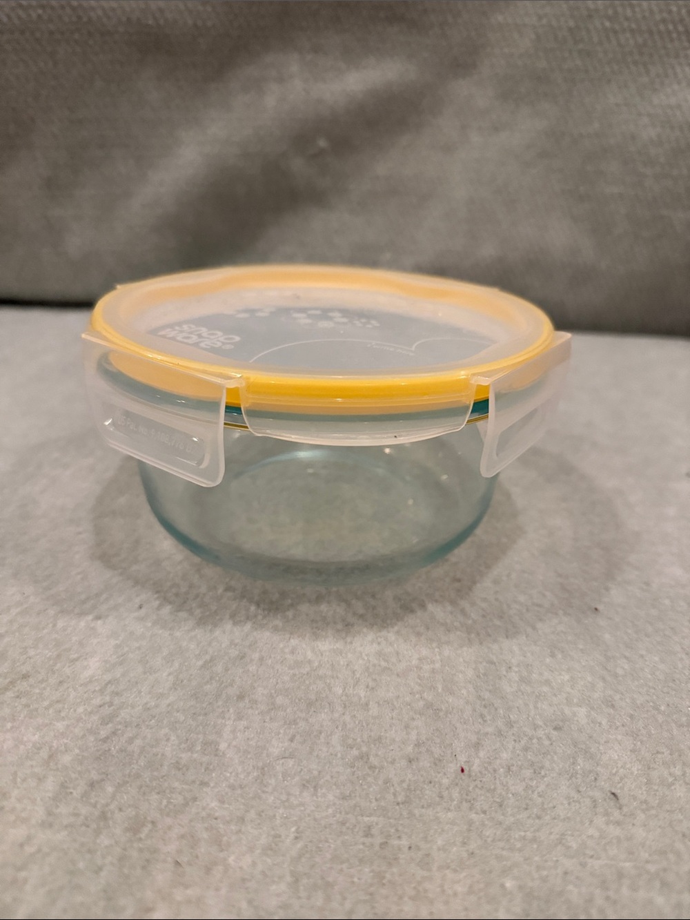 Pyrex 4 cup Round Glass Food Storage Container with Yellow Snapware Lid